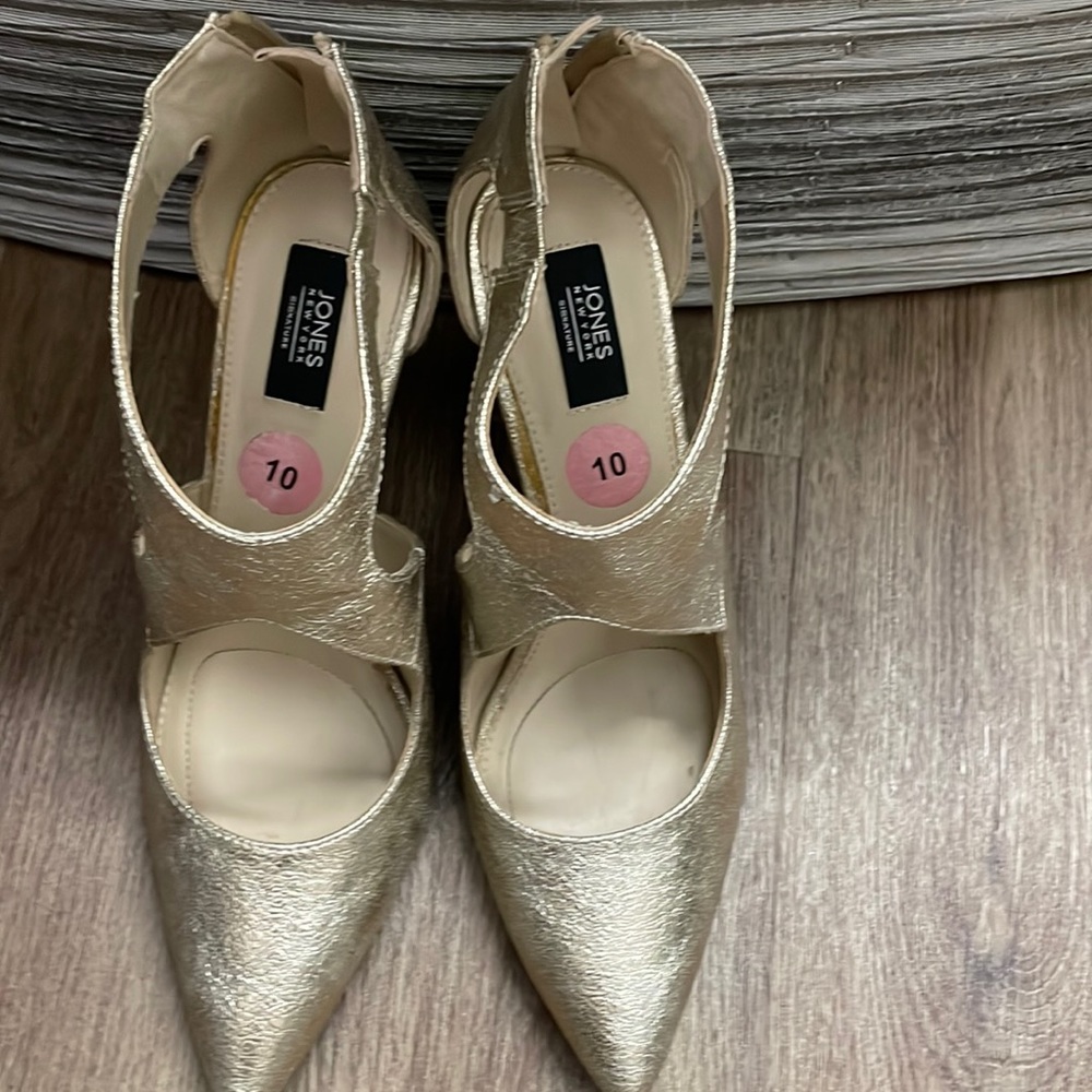 Gentle used Gold Jones Newyork heels